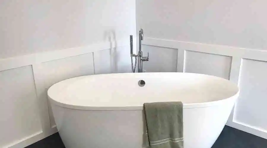 Cleaning and Maintaining Your Newly Reglazed Bathtub