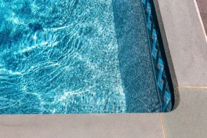 pool-waterline-tile-closeup
