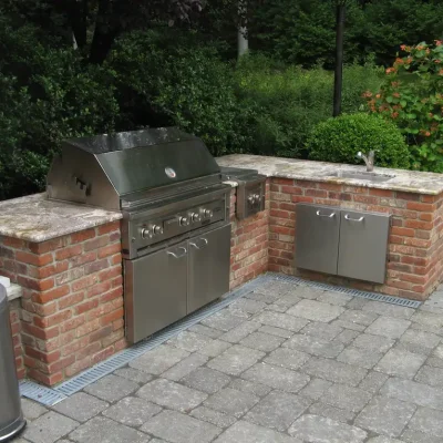 brick-outdoor-kitchen-with-grill
